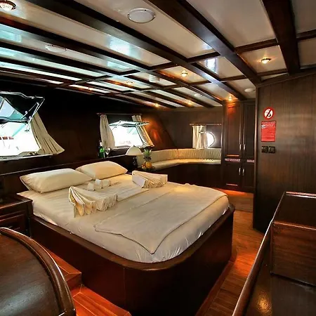 Botel Barbaros Yachting Luxury Private Gulet 5 Cabins *